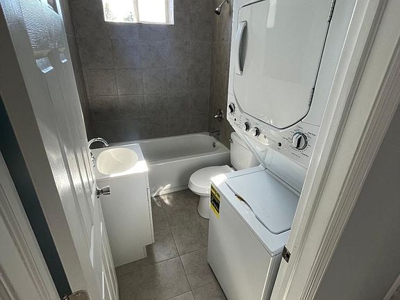 4th image of 904 W York St #2