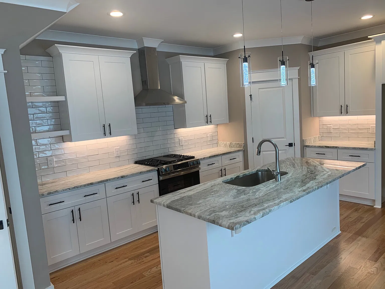 4 bed, 2135 sqft, $3,500 — Photo 4
