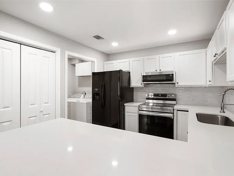 54 Sawmill Grove Ln — Photo 7