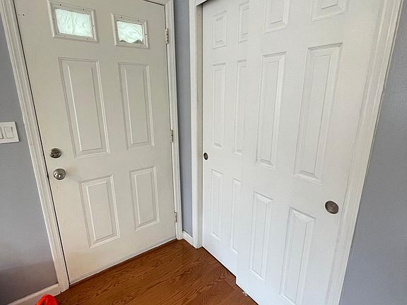 5th image of 244 Rhine Ave #1
