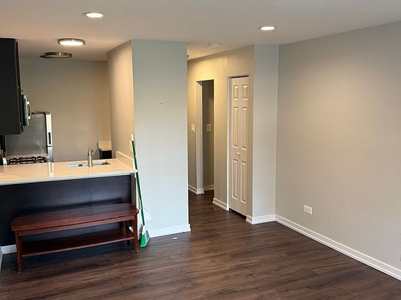 2nd image of 5742 N Kenmore Ave #202