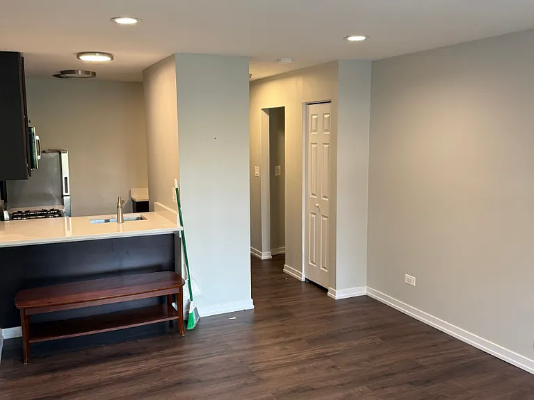 5742 N Kenmore Ave #202 — Photo 2