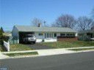 10 Peachtree Ln, Levittown, PA 19054
