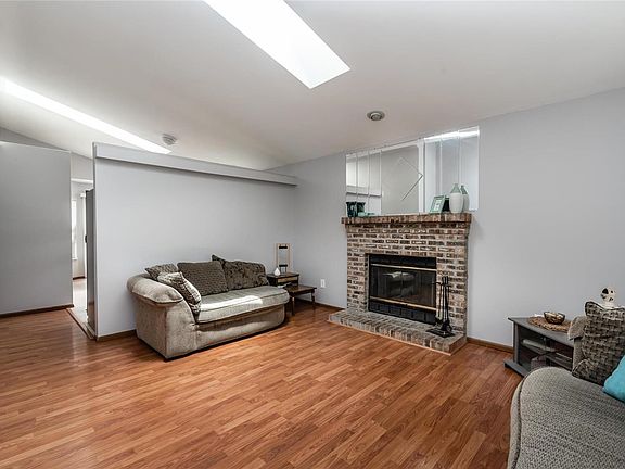 3rd image of 11015 Florence Ave