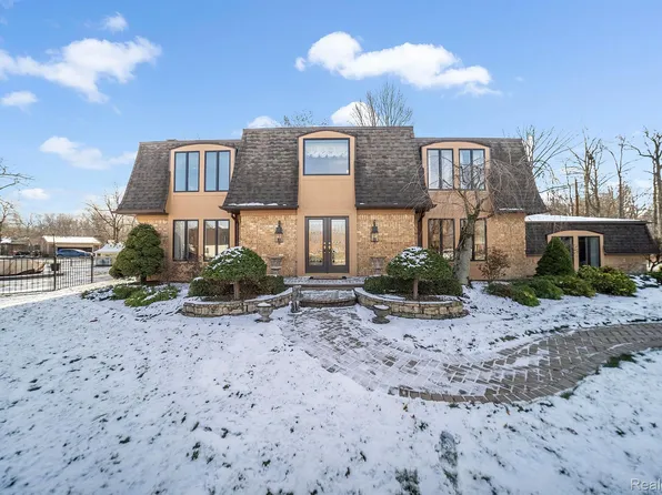 26045 Waterbury Way, Grosse Ile, MI 48138