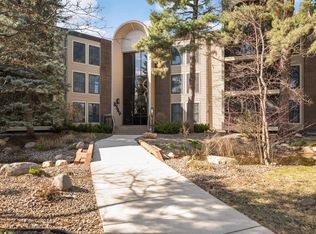 8549 Irwin Rd APT 325, Bloomington, MN 55437