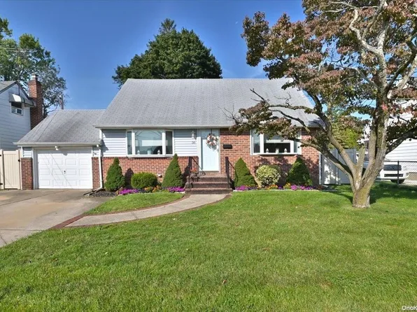 38 Cedar Street, Hicksville, NY 11801
