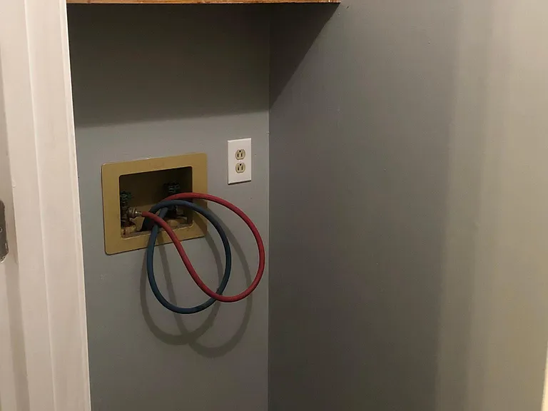 Washer/Dryer Hook-Up