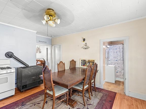 3rd image of 84 Cory St