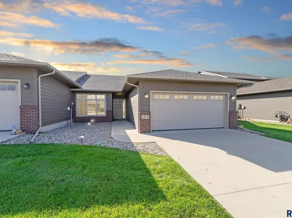 1217 S President Ct, Sioux Falls, SD 57106