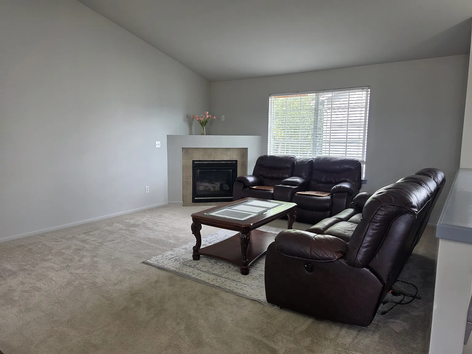 3 bed, 1304 sqft, $3,500 — Photo 3