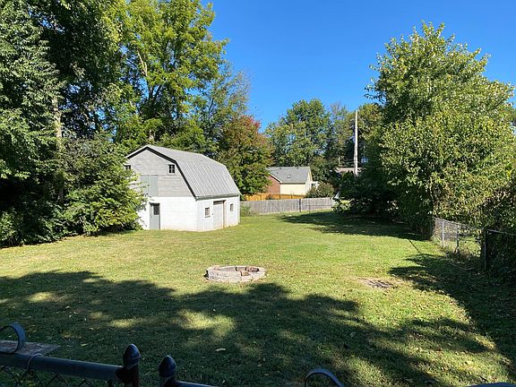 Barn in the rear with a 1000 square feet between the main floor and upstairs