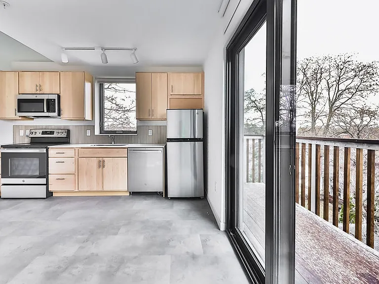3333 Hennepin Ave — Photo 5