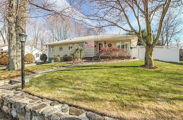 1st image of 16 Tamarack Dr