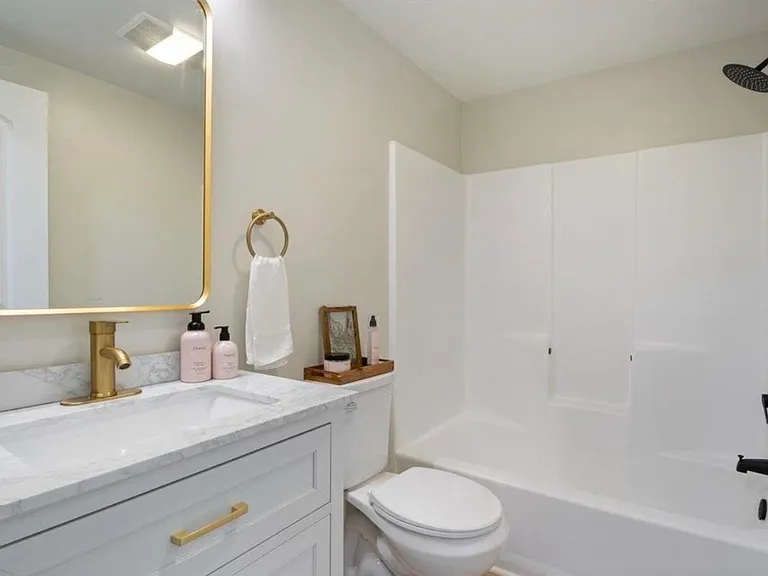 36 Karen Dr #1B — Photo 3