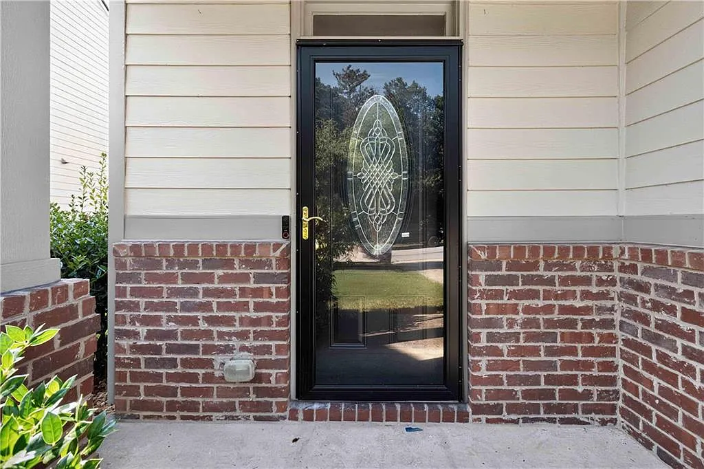 5 bed, 3.0 bath, 2540 sqft, $3,500 — Photo 3