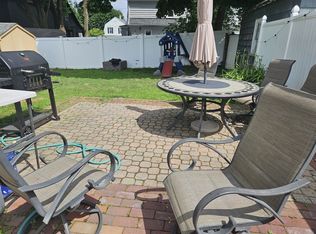 15 Evans Rd, Peabody, MA 01960