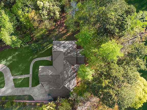 3rd image of 96 Laurelview Rd