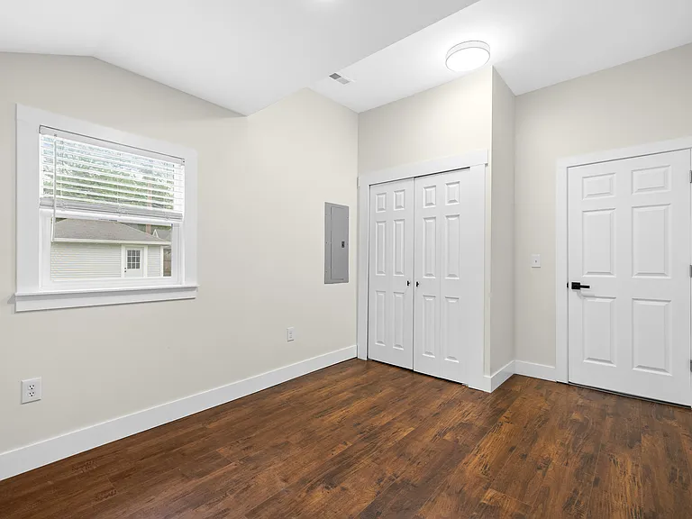 831 Dawson St — Photo 12