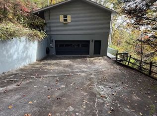 461 Meadow View Rd, Franklin, NC 28734