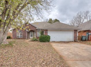 637 Old English Rd, Edmond, OK 73003