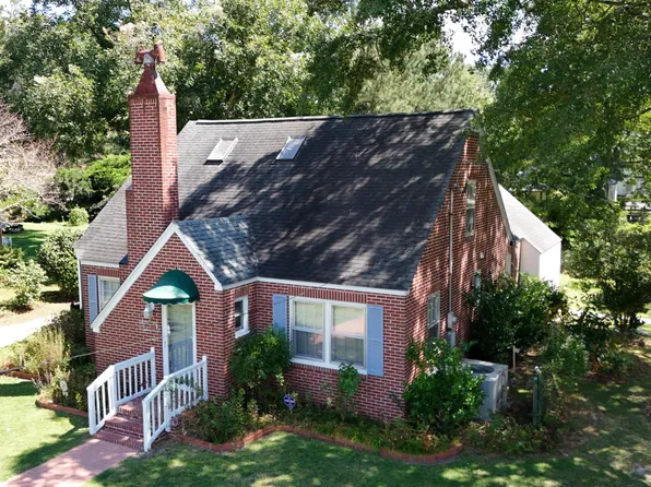 700 N Raiford St, Selma, NC 27576