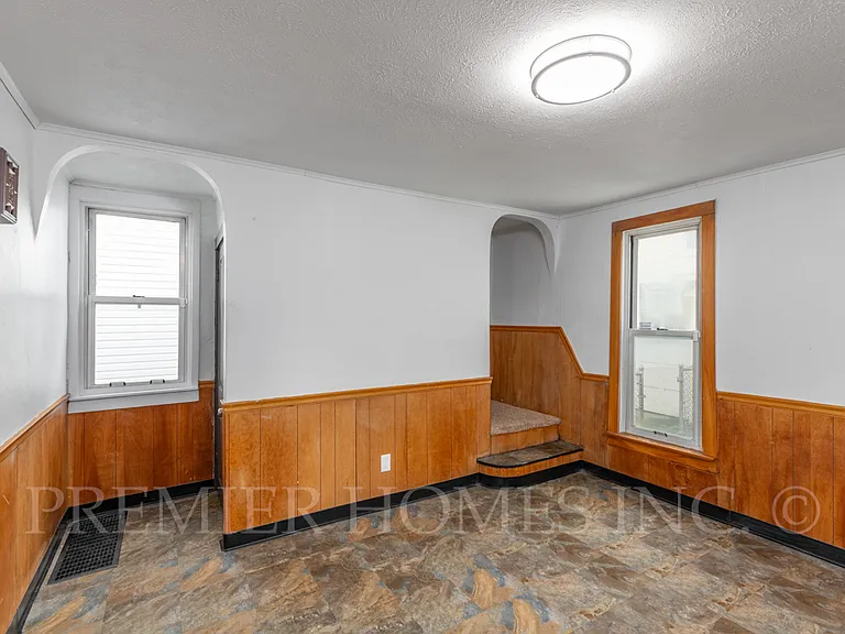 908 7th St NE — Photo 18