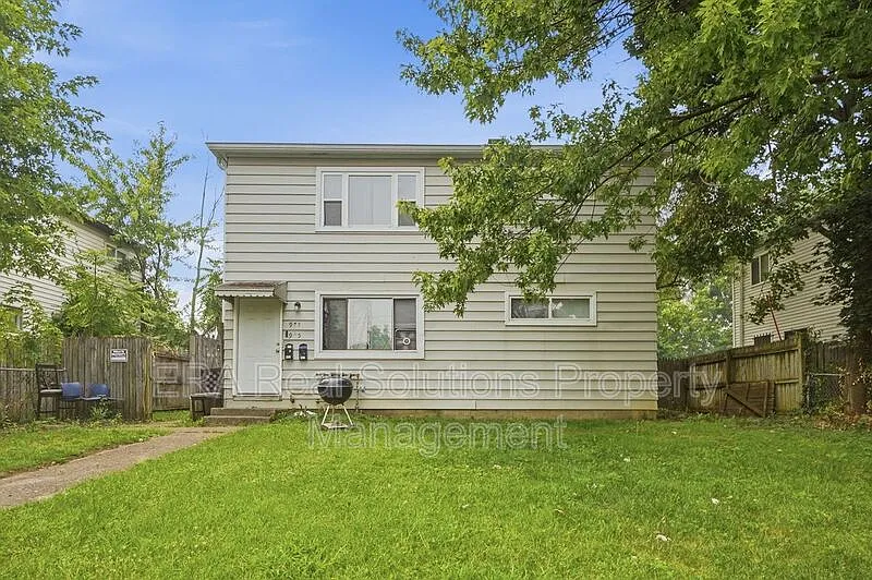 2 bed, 1.0 bath, 750 sqft, $900 — Photo 1