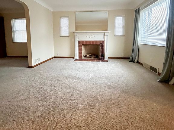 Livingroom entrance view.