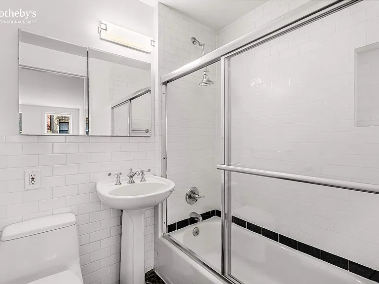 234 W 20th St #4A — Photo 8