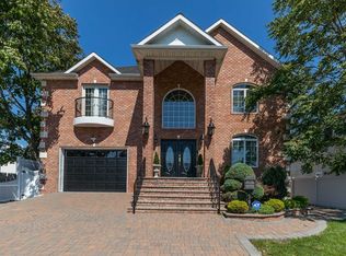 15 Montauk Ave, Merrick, NY 11566