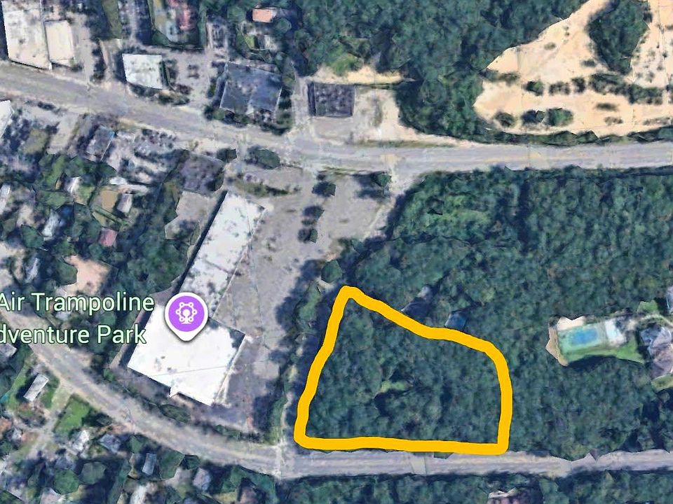 2nd image of 684 Old Country Road