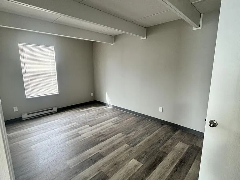 559 Brookside Ct — Photo 17