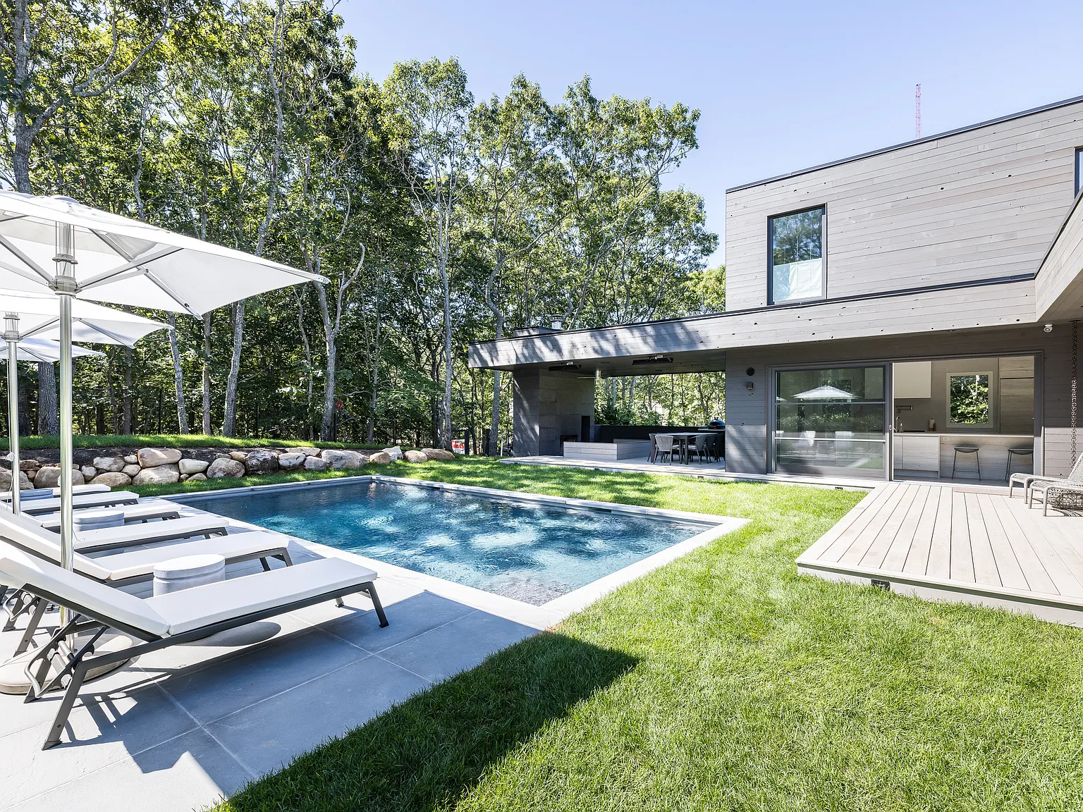 Modern New Construction Close to Village — Photo 2