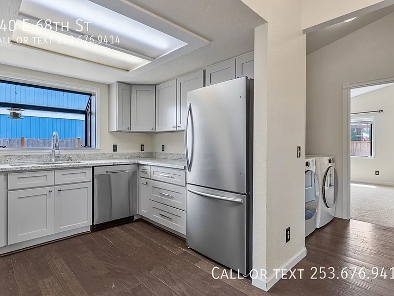 240 E 68th St — Photo 6