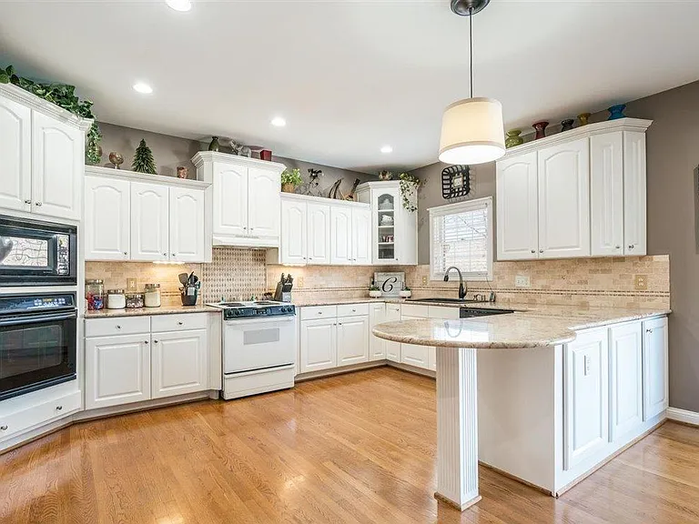 5012 Wolfpen Woods Dr — Photo 8