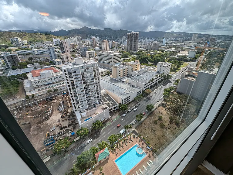 Straub is building a parking garage topping out at 20 floors. Punchbowl view remains intact.