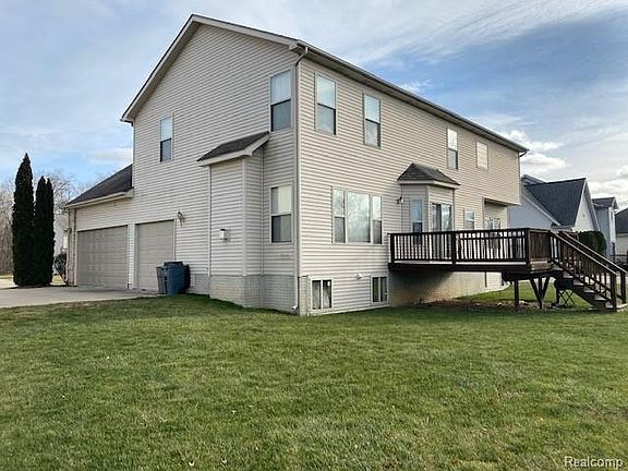 4th image of 1084 Royalcrest Dr