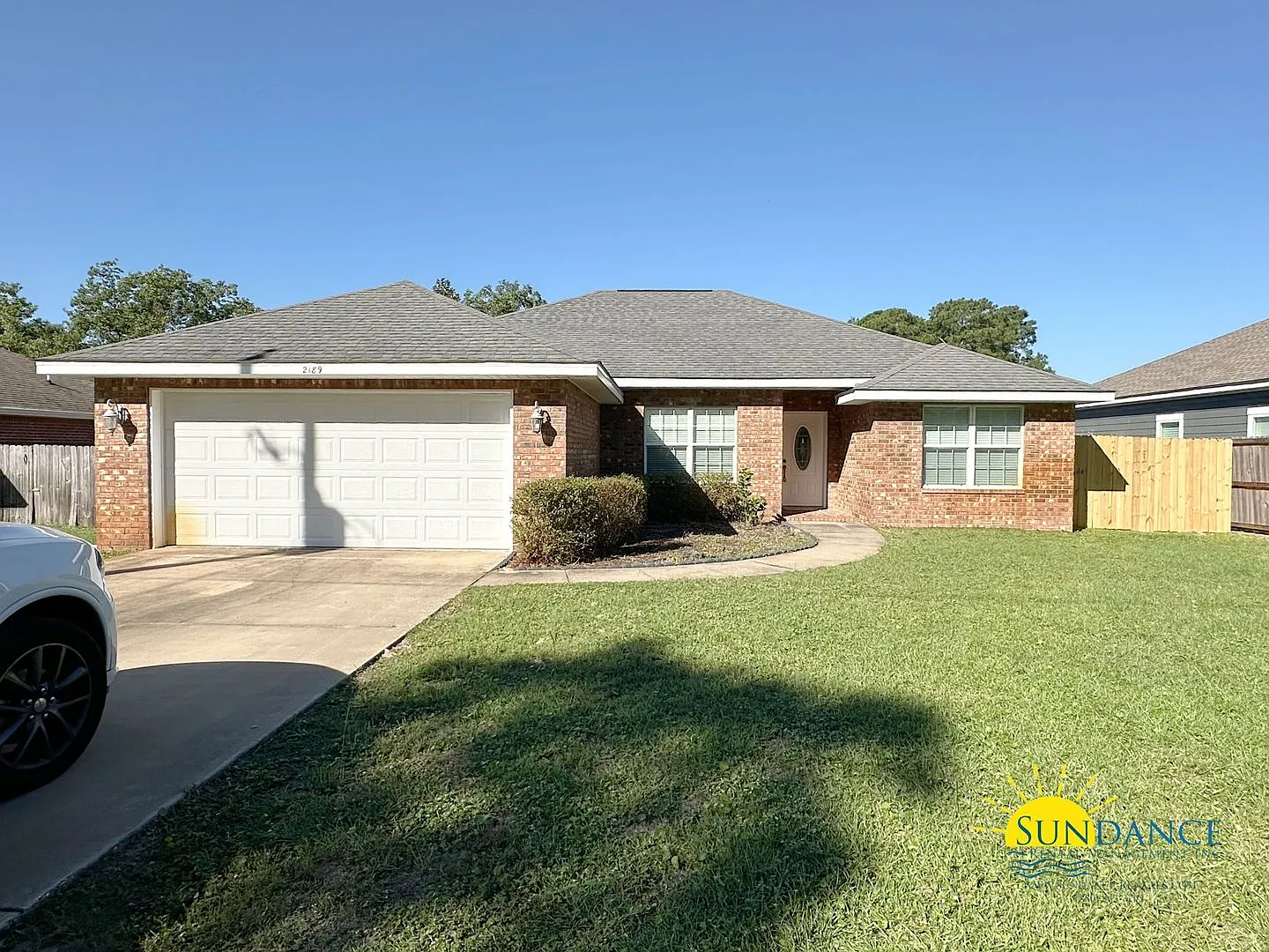 Beautiful Custom Built Home in Navarre! — Photo 1