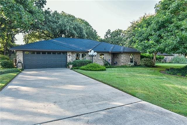 1st image of 410 Meadowcreek Dr