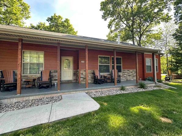 228 Greenway Ct, Wisconsin Dells, WI 53965