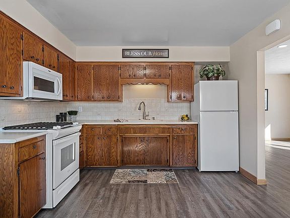 5th image of 1440 Henry Ave
