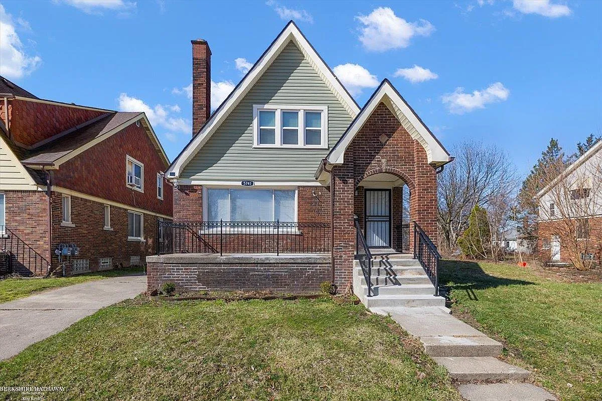 5741 Lakewood St photo 1