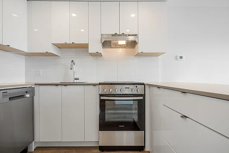 1825 Haro St #301 — Photo 8