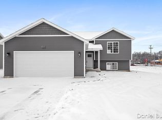 1572 Chapel St SW, Wyoming, MI 49519