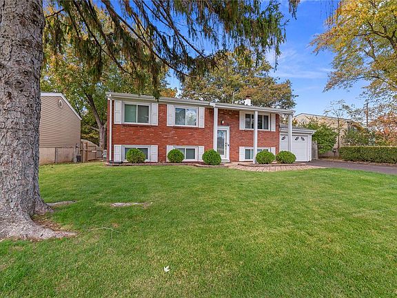 2nd image of 11815 Foxwood Dr