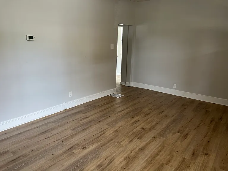 220 Locust Ave — Photo 6