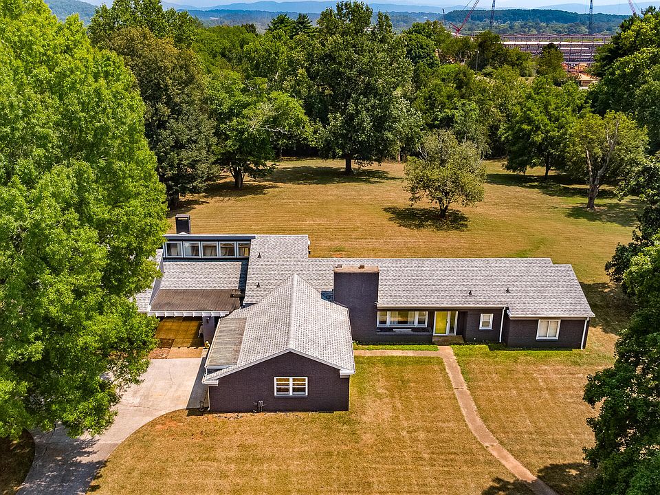 1st image of 909 Crescent Dr