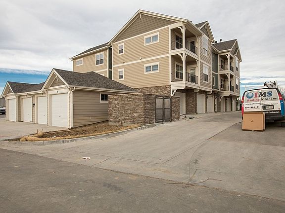 4th image of 4642 Hahns Peak Dr #204
