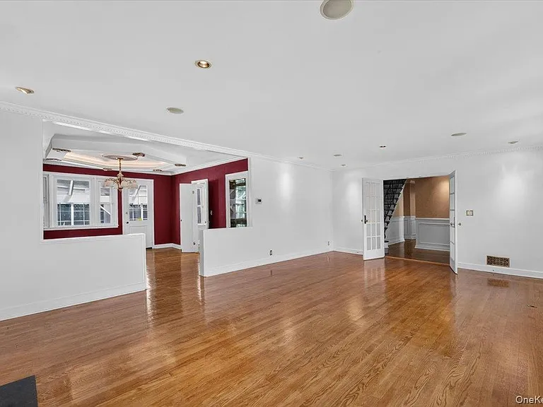 1155 Webster Ave — Photo 8